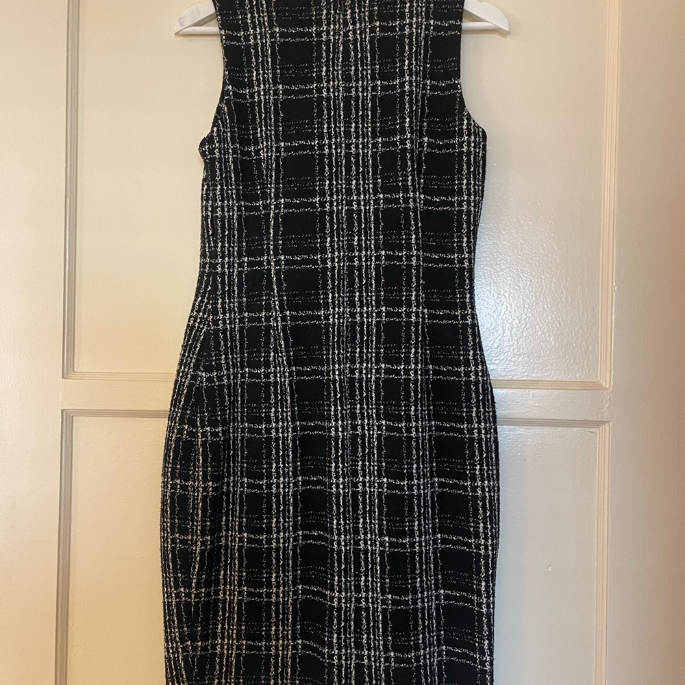Calvin Klein Black and White Sheath Midi Dress Crew Neck Sleeveless - Picture 3 of 3